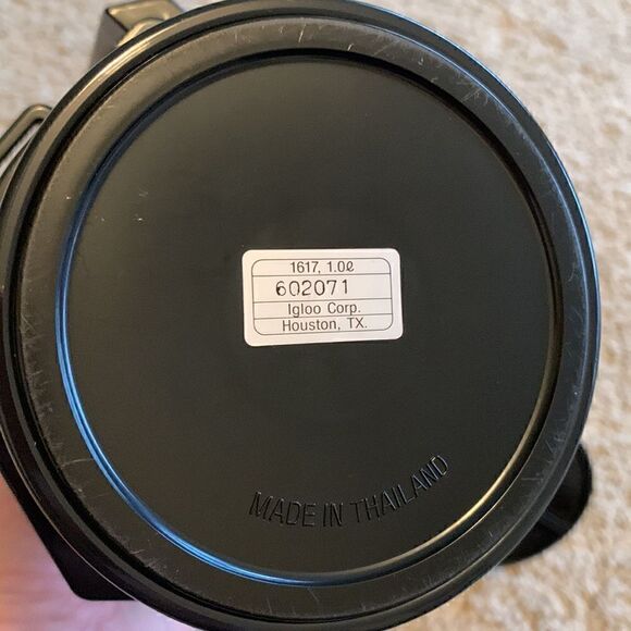 Igloo Thermos 1617 Stainless Steel Black With Foldable Handle 1 Liter - Picture 4 of 5